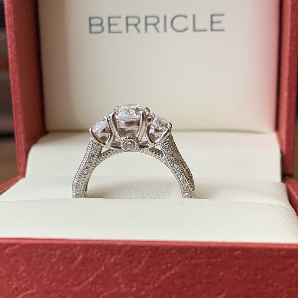 Berricle 3-stone 2.00 ctw oval cut cz ring - Picture 2 of 7